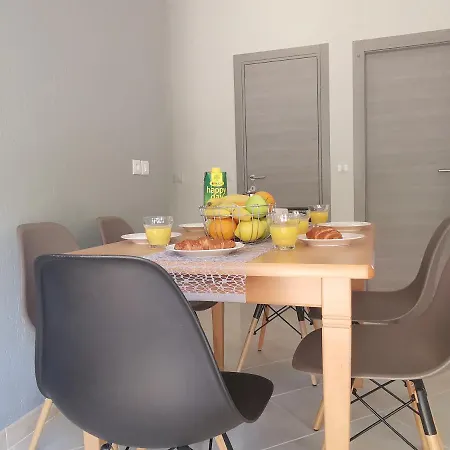 Appartement Pineta With Terrace & Park Wood View