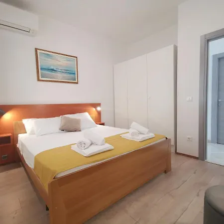Appartement Pineta With Terrace & Park Wood View *