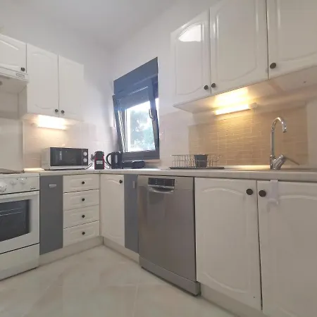 Appartement Pineta With Terrace & Park Wood View