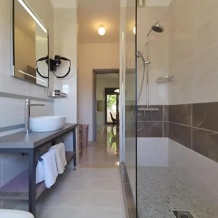 Pineta With Terrace & Park Wood View Apartment Pula