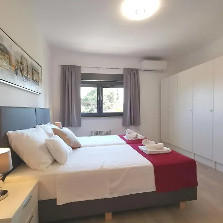 Apartment Pineta With Terrace & Park Wood View